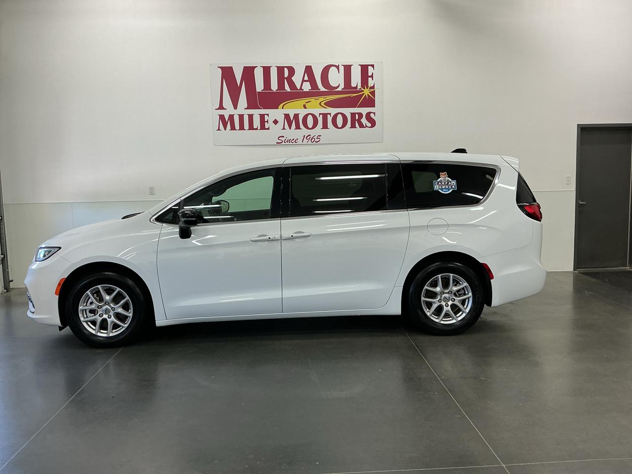 2025 Chrysler Pacifica Select FWD