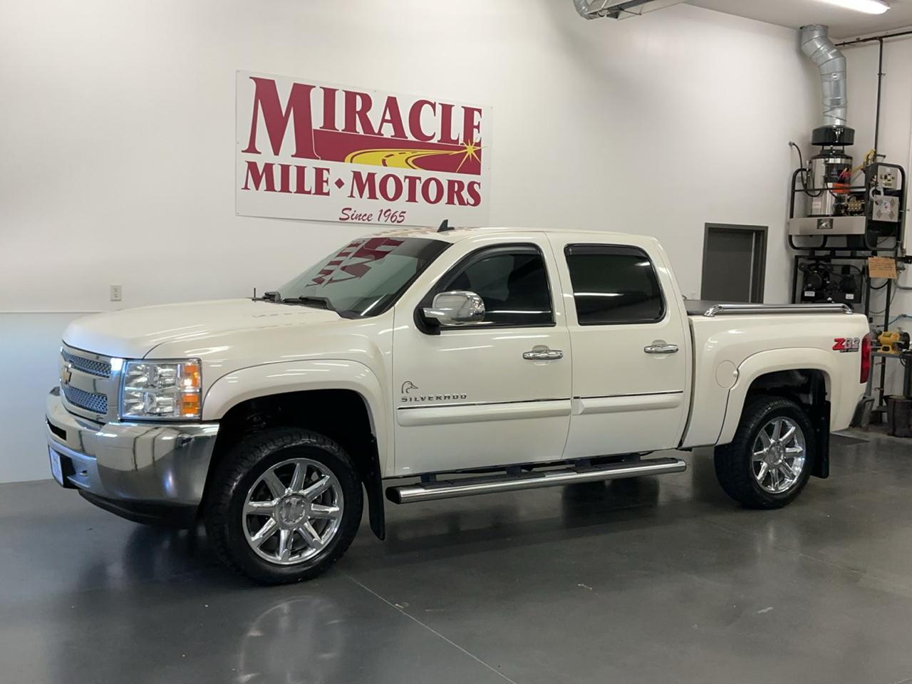 Chevrolet Silverado photo 3