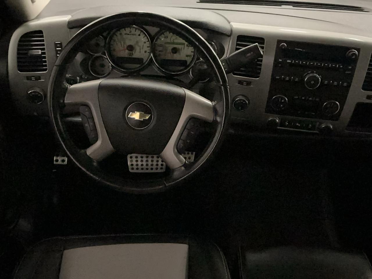 Chevrolet Silverado photo 13