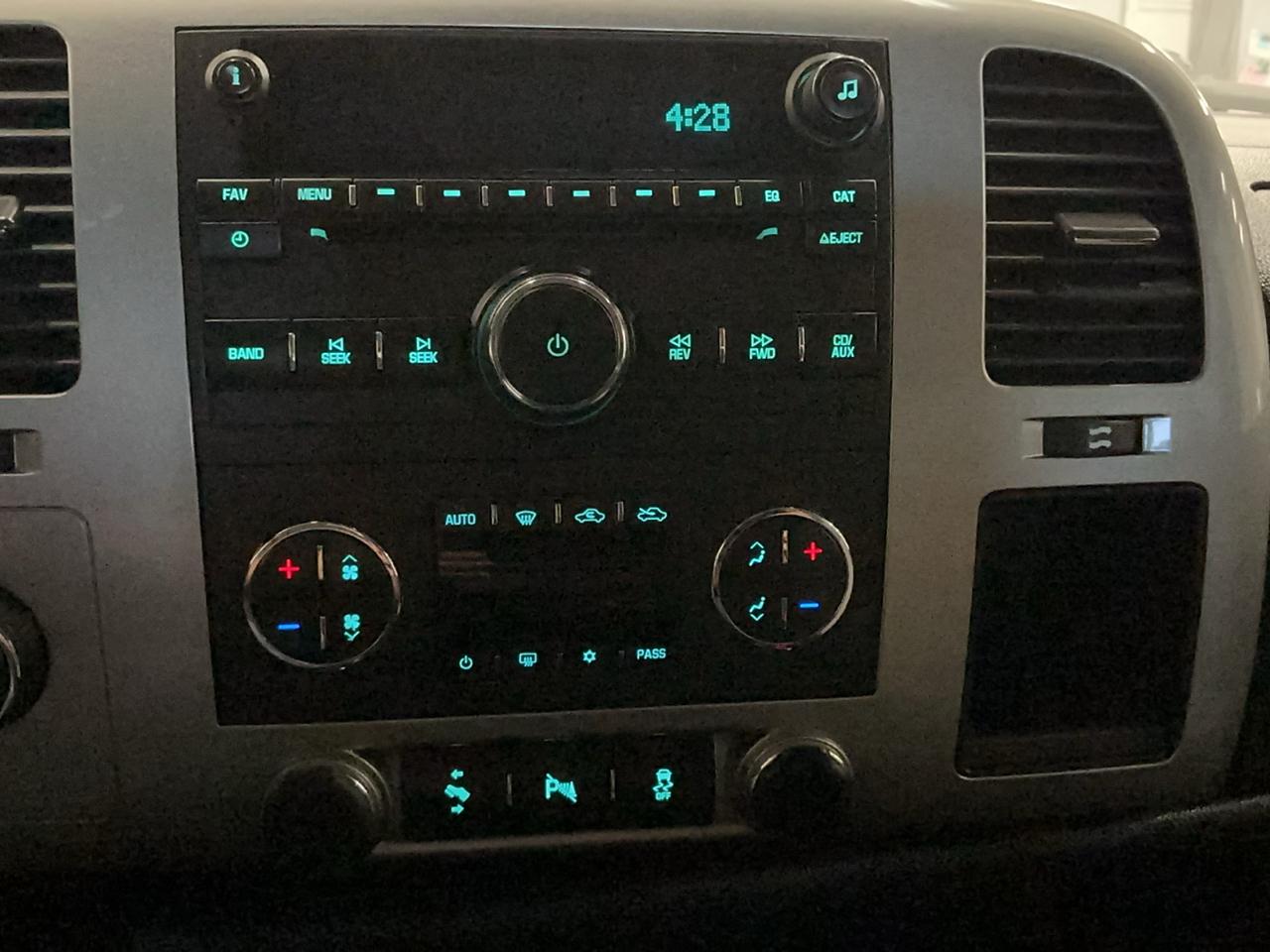 Chevrolet Silverado photo 17