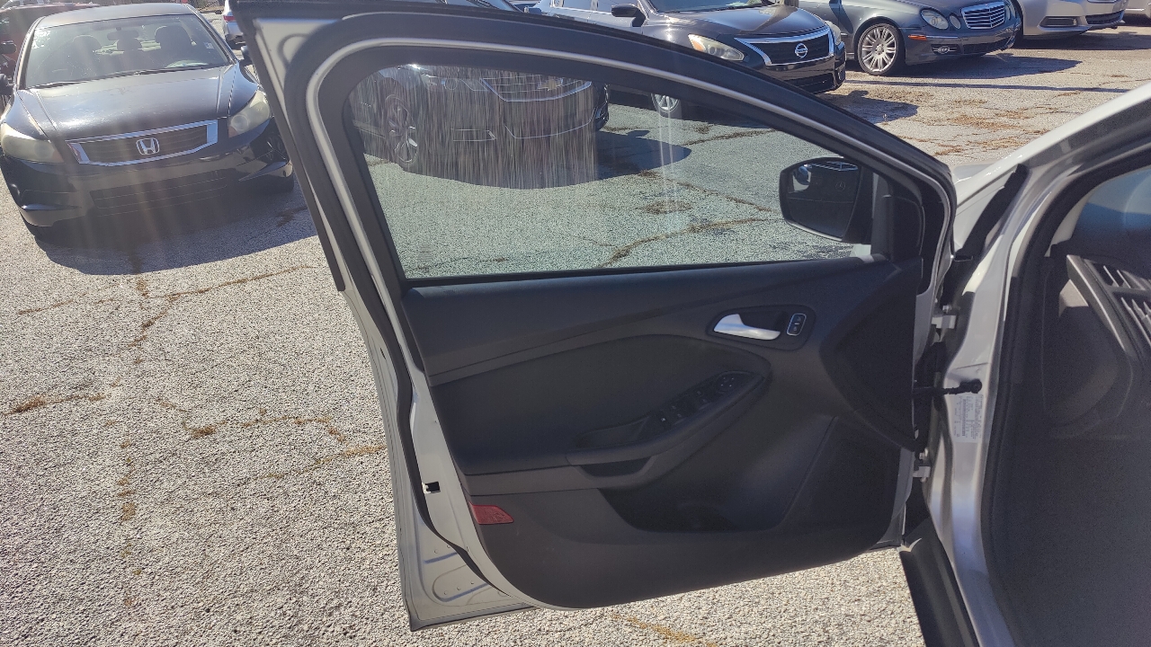 Ford Focus SE Sedan 2018