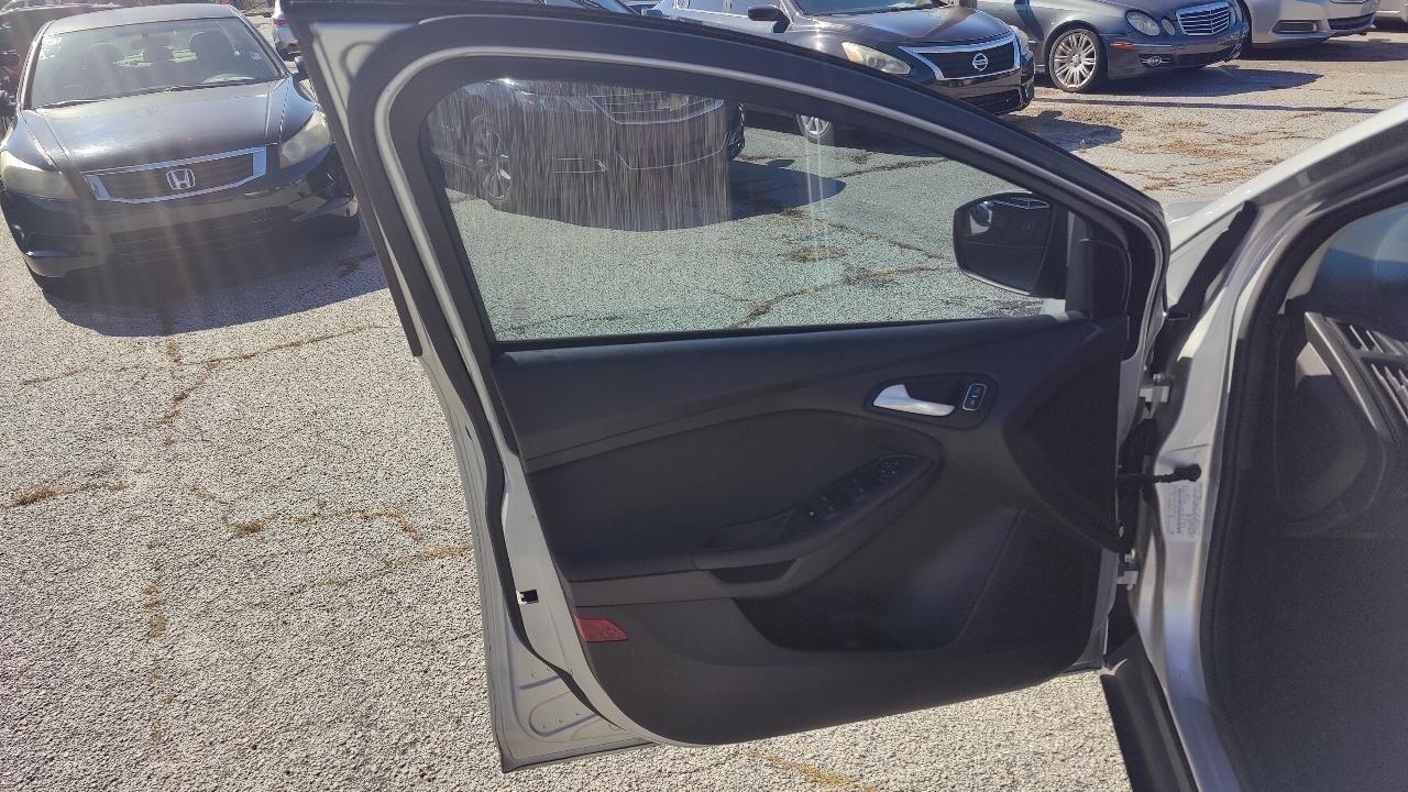 Ford Focus SE Sedan 2018