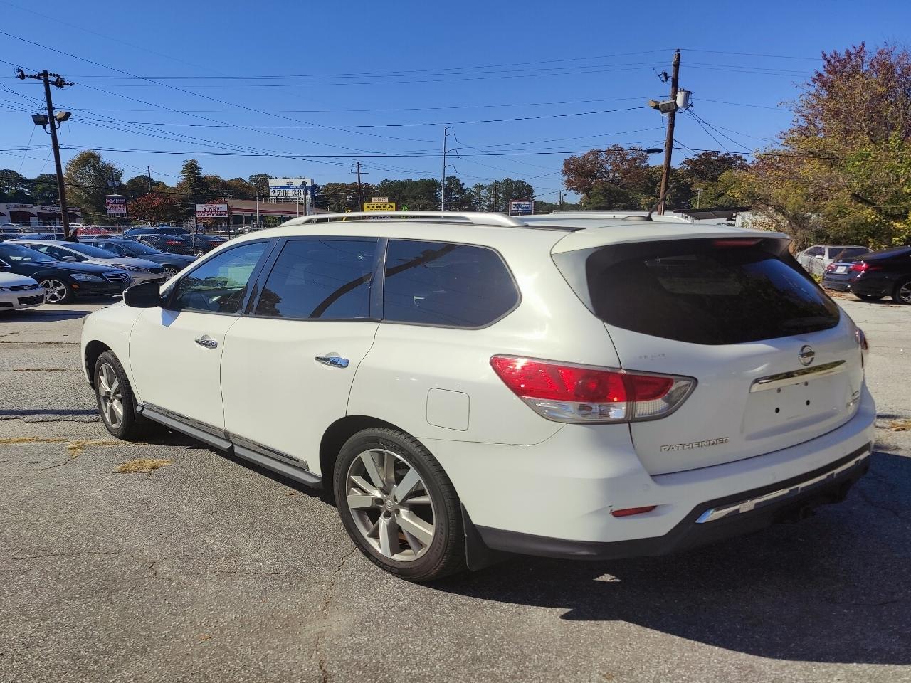 Nissan Pathfinder Platinum 4WD 2013