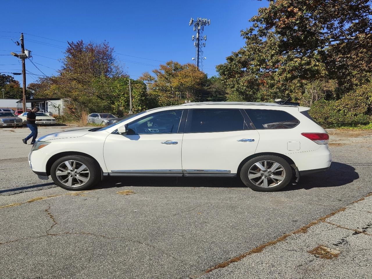 Nissan Pathfinder Platinum 4WD 2013