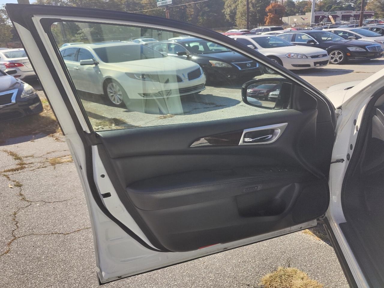 Nissan Pathfinder Platinum 4WD 2013