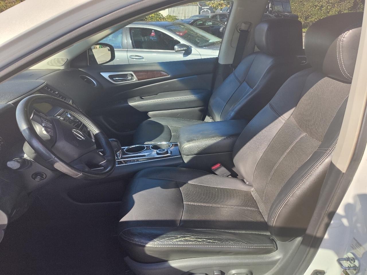 Nissan Pathfinder Platinum 4WD 2013