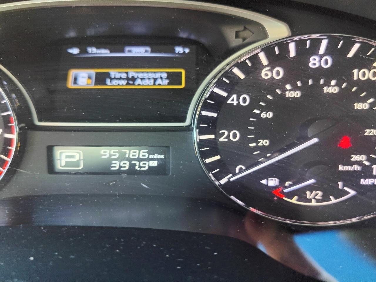 Nissan Pathfinder Platinum 4WD 2013