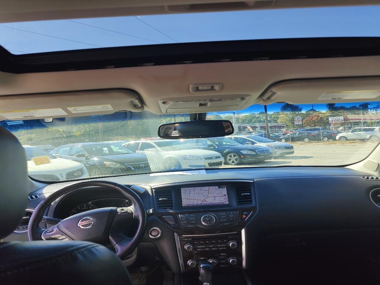 Nissan Pathfinder Platinum 4WD 2013