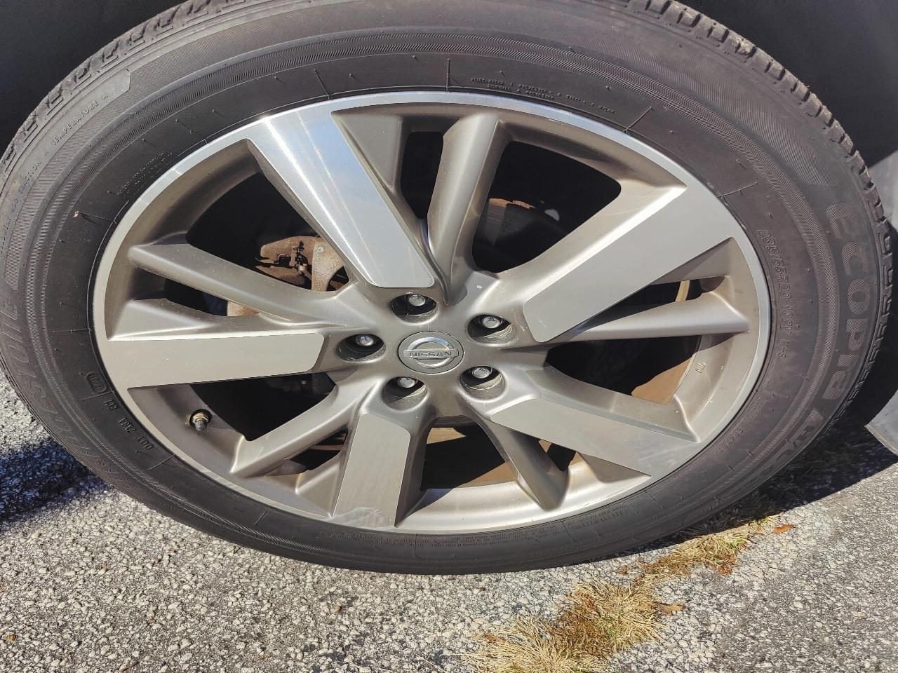 Nissan Pathfinder Platinum 4WD 2013