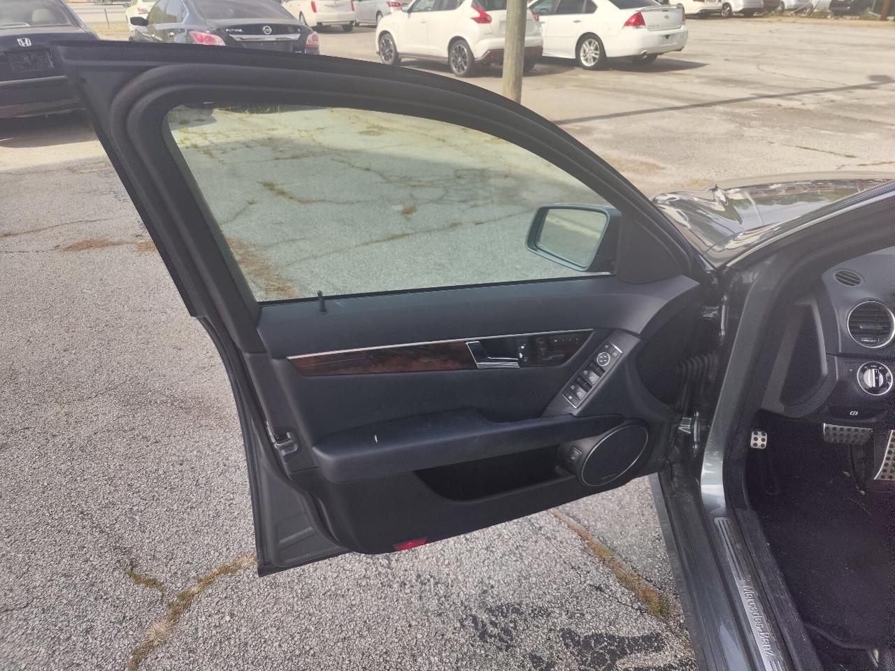 Mercedes-Benz C-Class C250 Luxury Sedan 2012