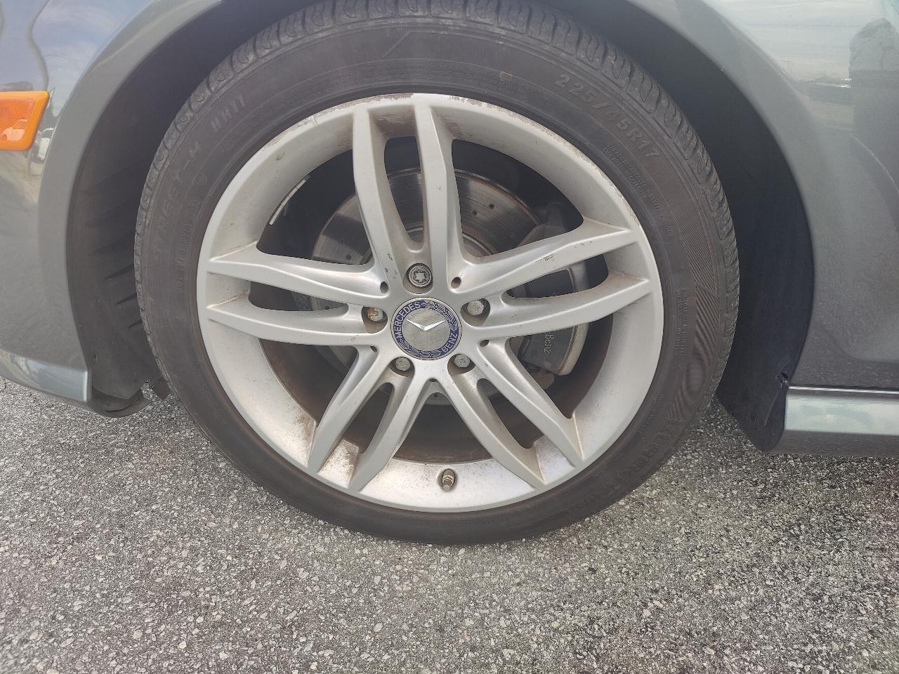 Mercedes-Benz C-Class C250 Luxury Sedan 2012