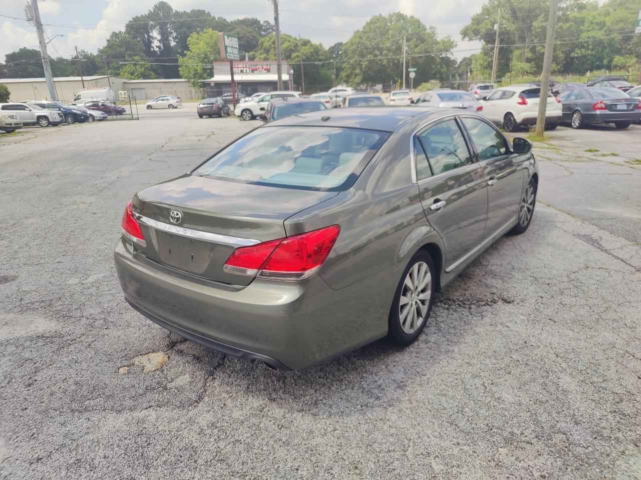 Toyota Avalon Base 2011