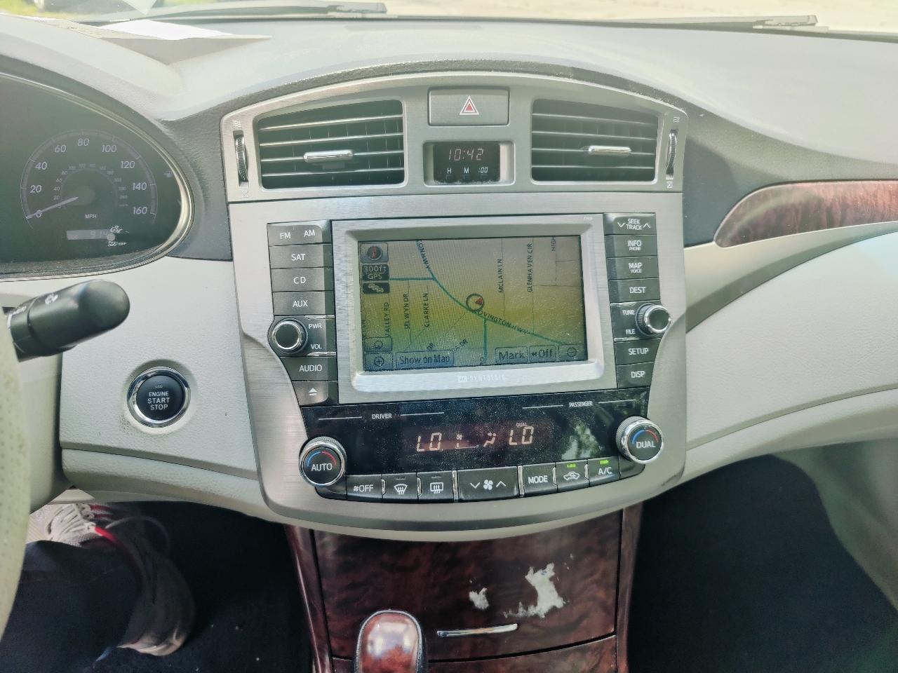 Toyota Avalon Base 2011