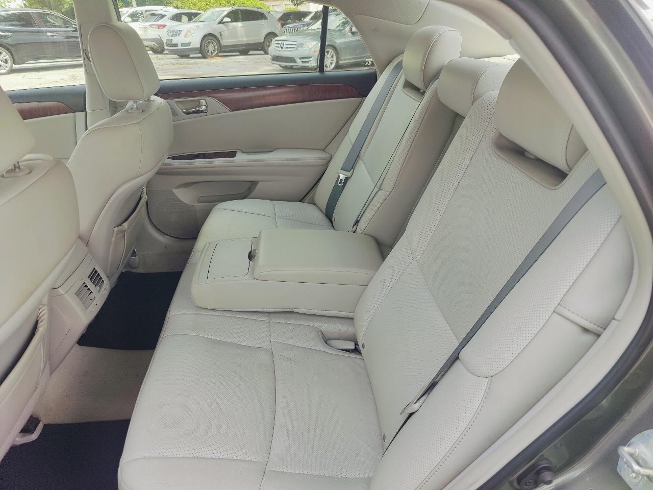 Toyota Avalon Base 2011