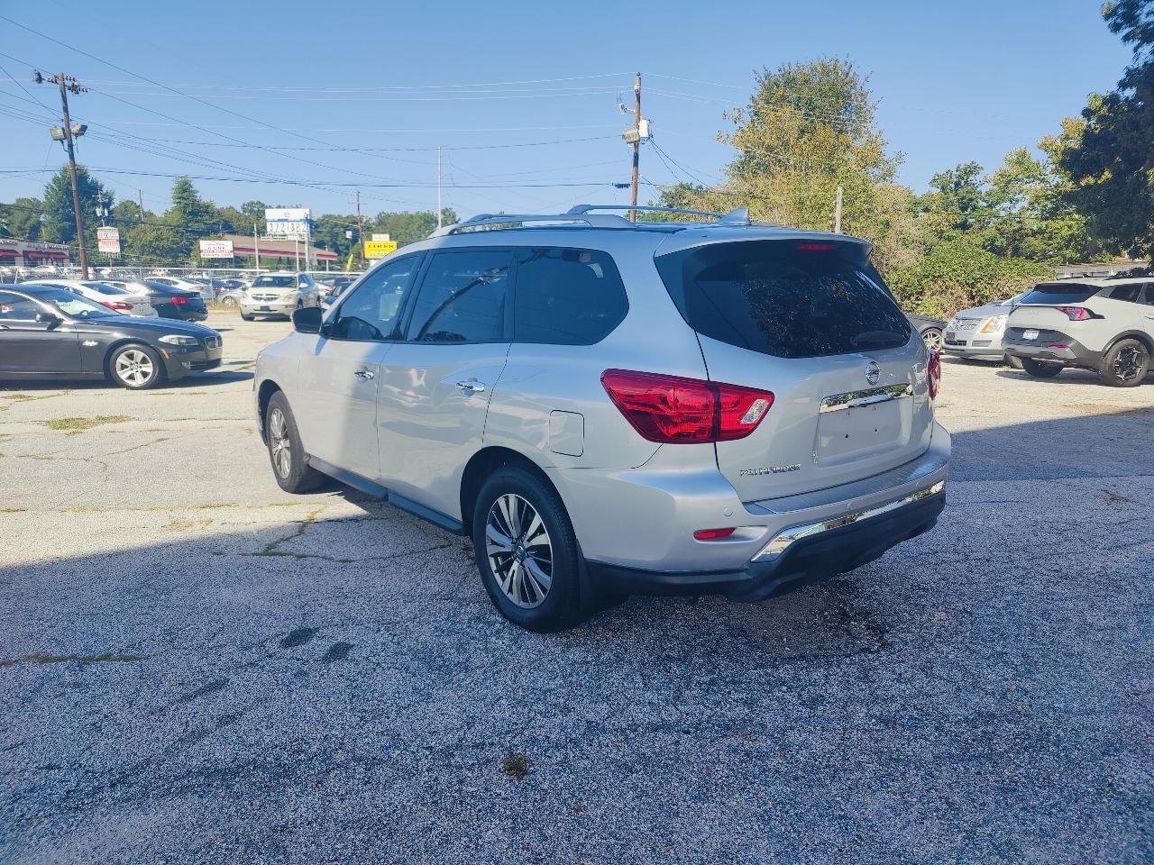 Nissan Pathfinder S 2020