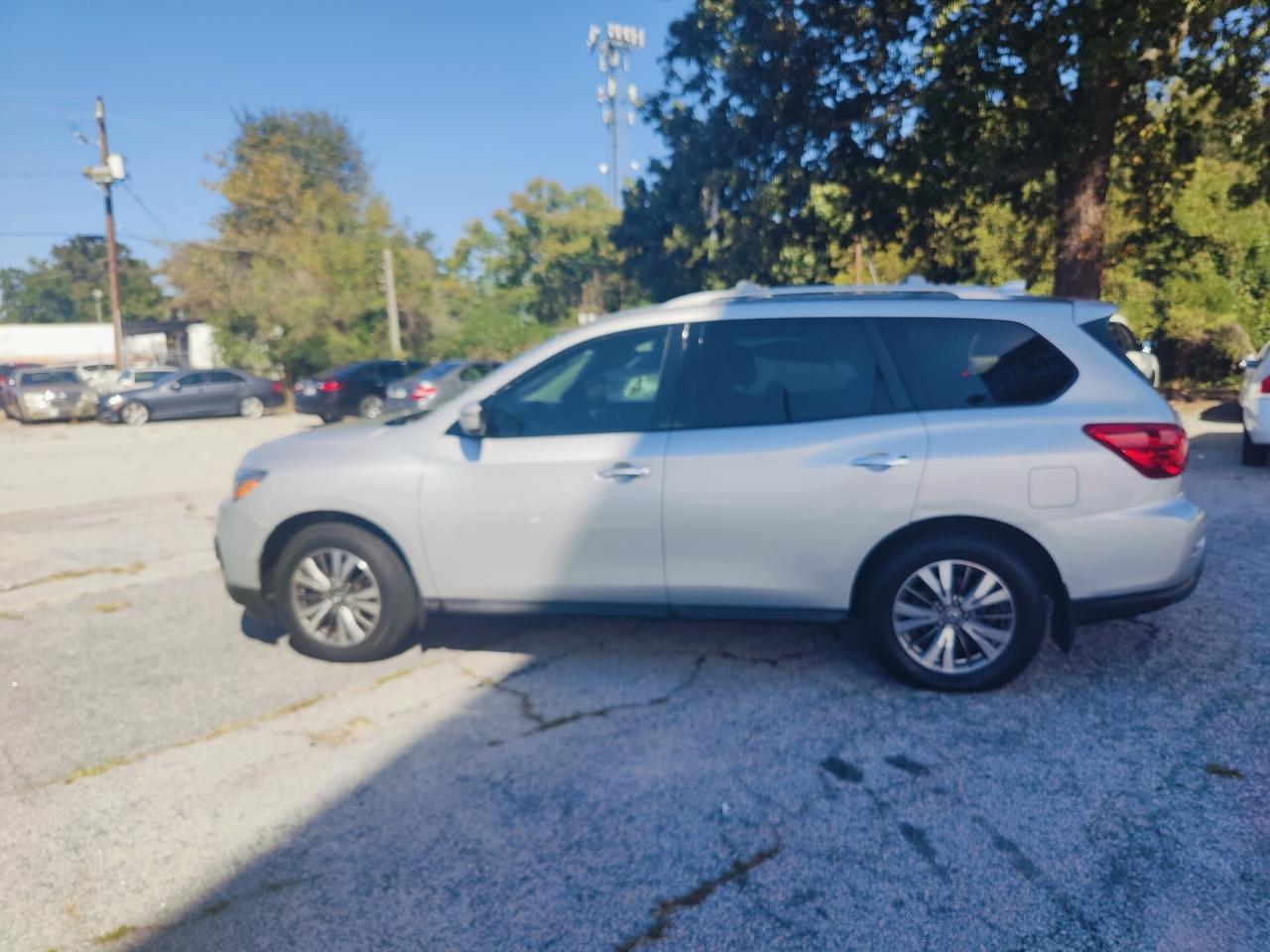 Nissan Pathfinder S 2020