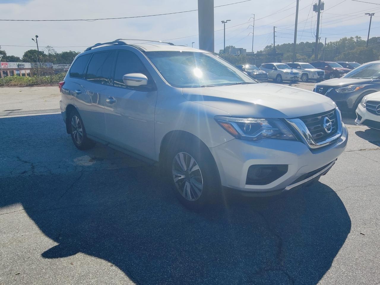 Nissan Pathfinder S 2020