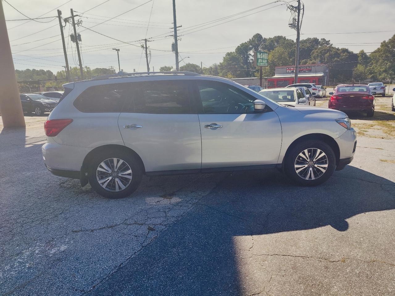 Nissan Pathfinder S 2020