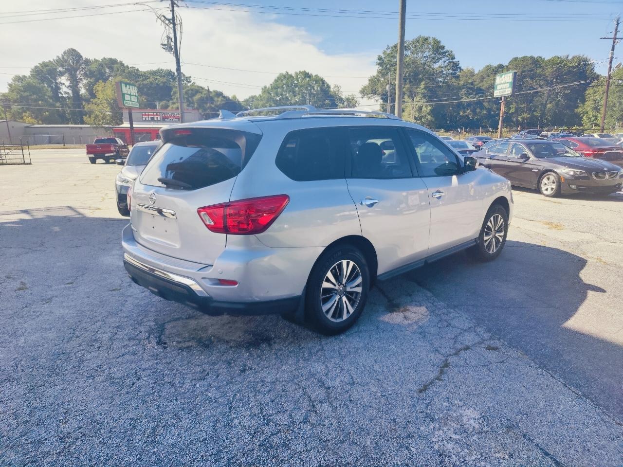 Nissan Pathfinder S 2020