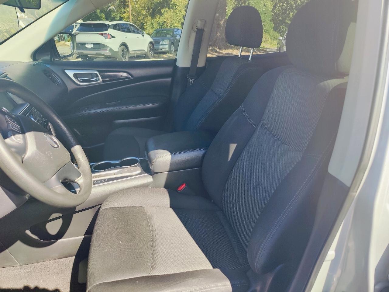 Nissan Pathfinder S 2020