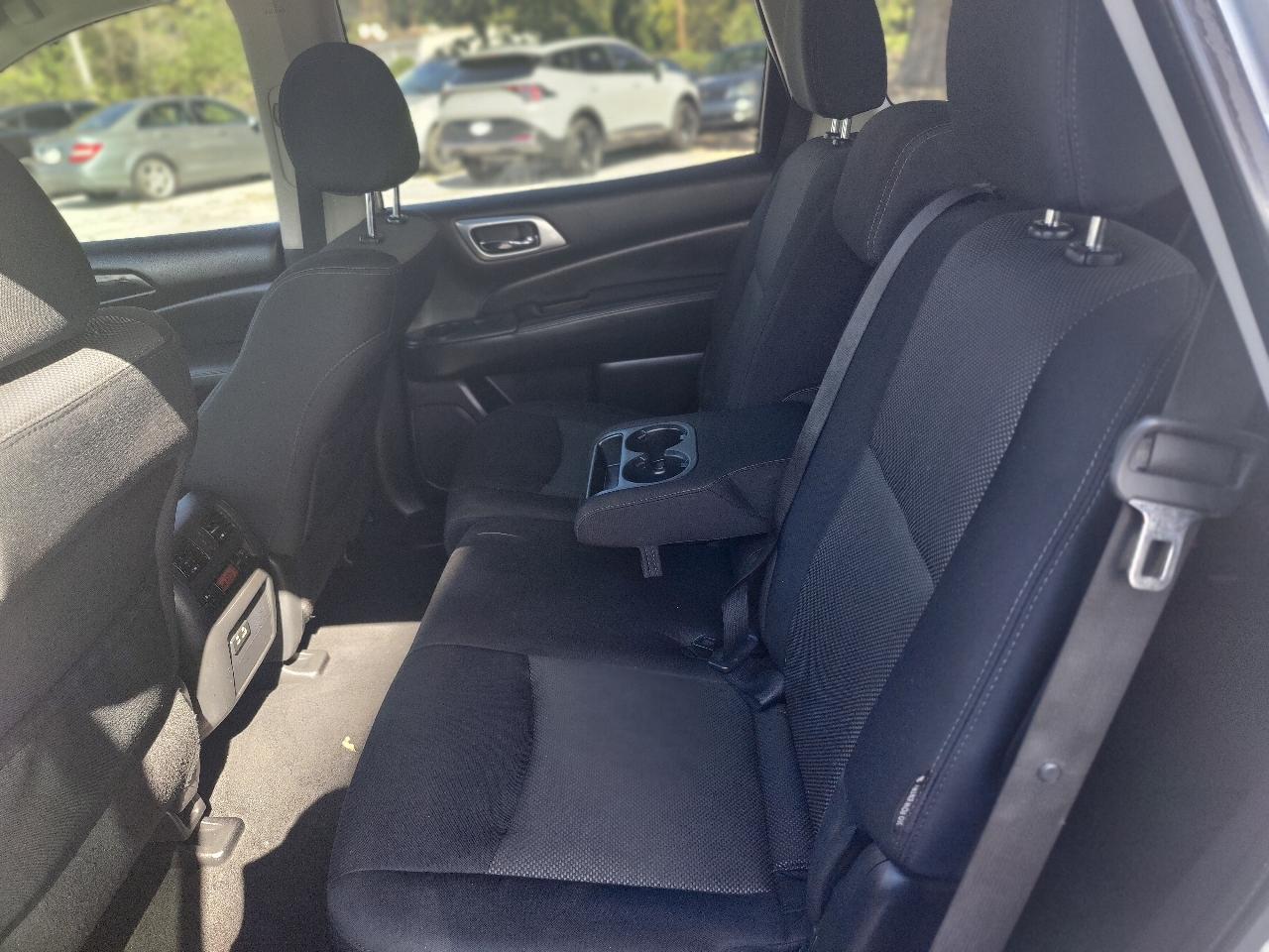 Nissan Pathfinder S 2020