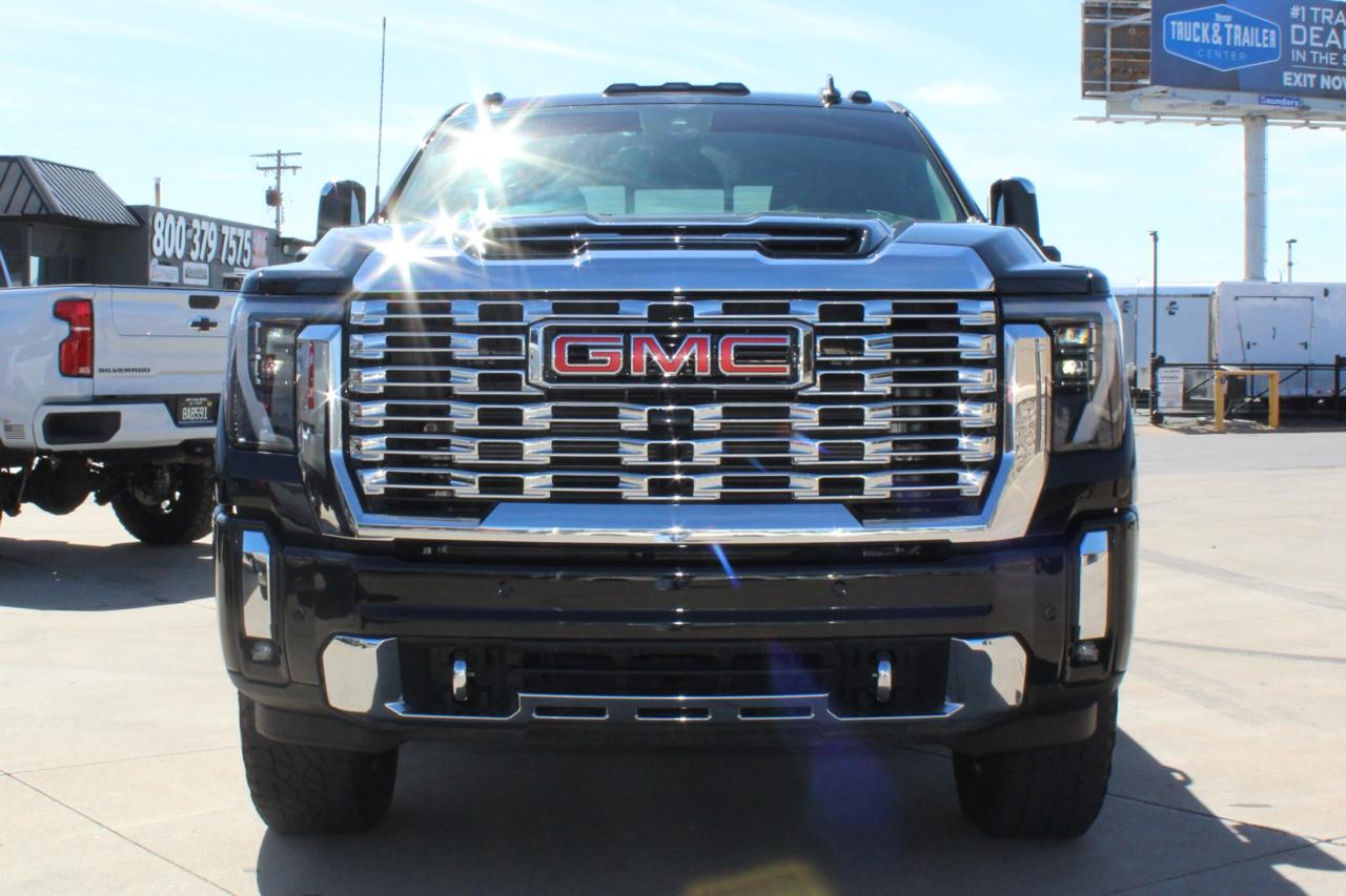 GMC Sierra 3500HD Denali Crew Cab 4WD 2024
