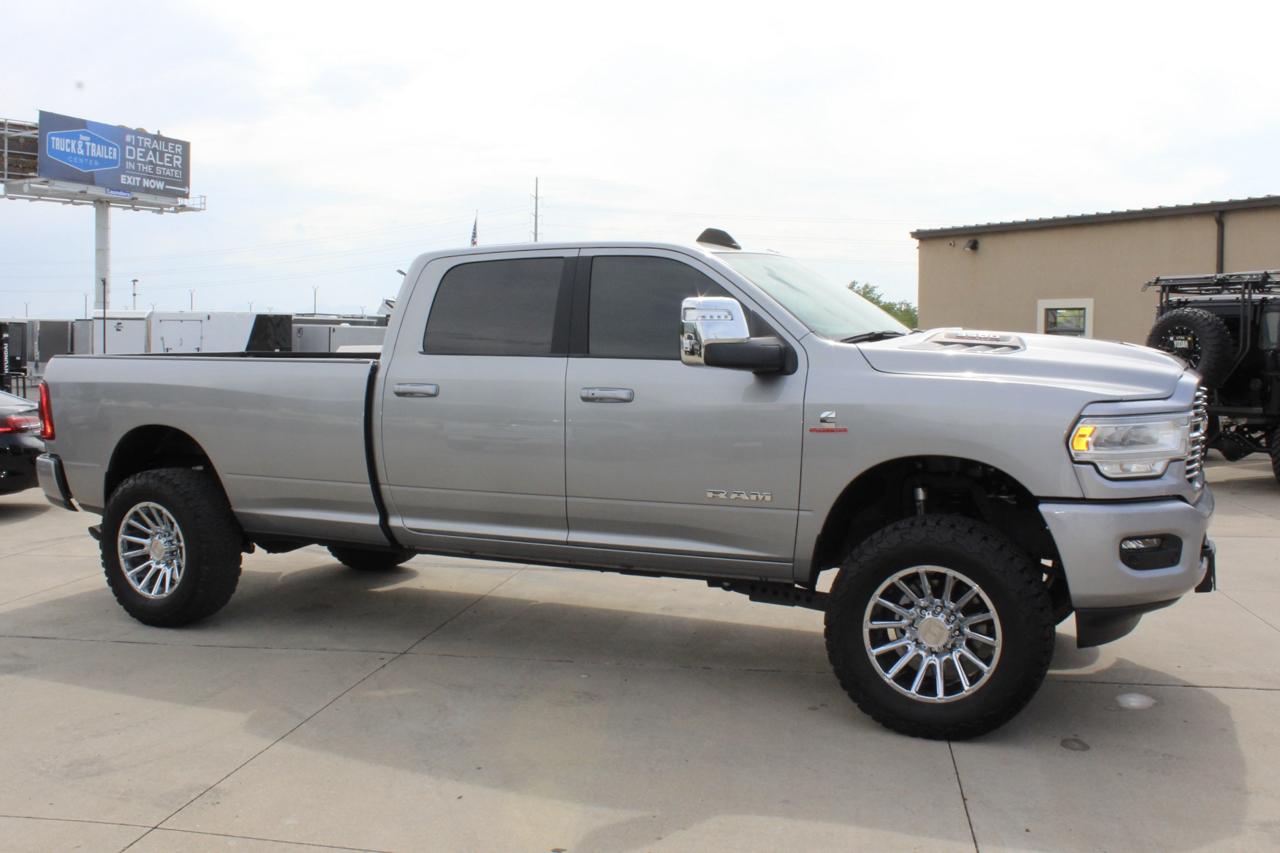 RAM 3500 Laramie Crew Cab 4WD 2024