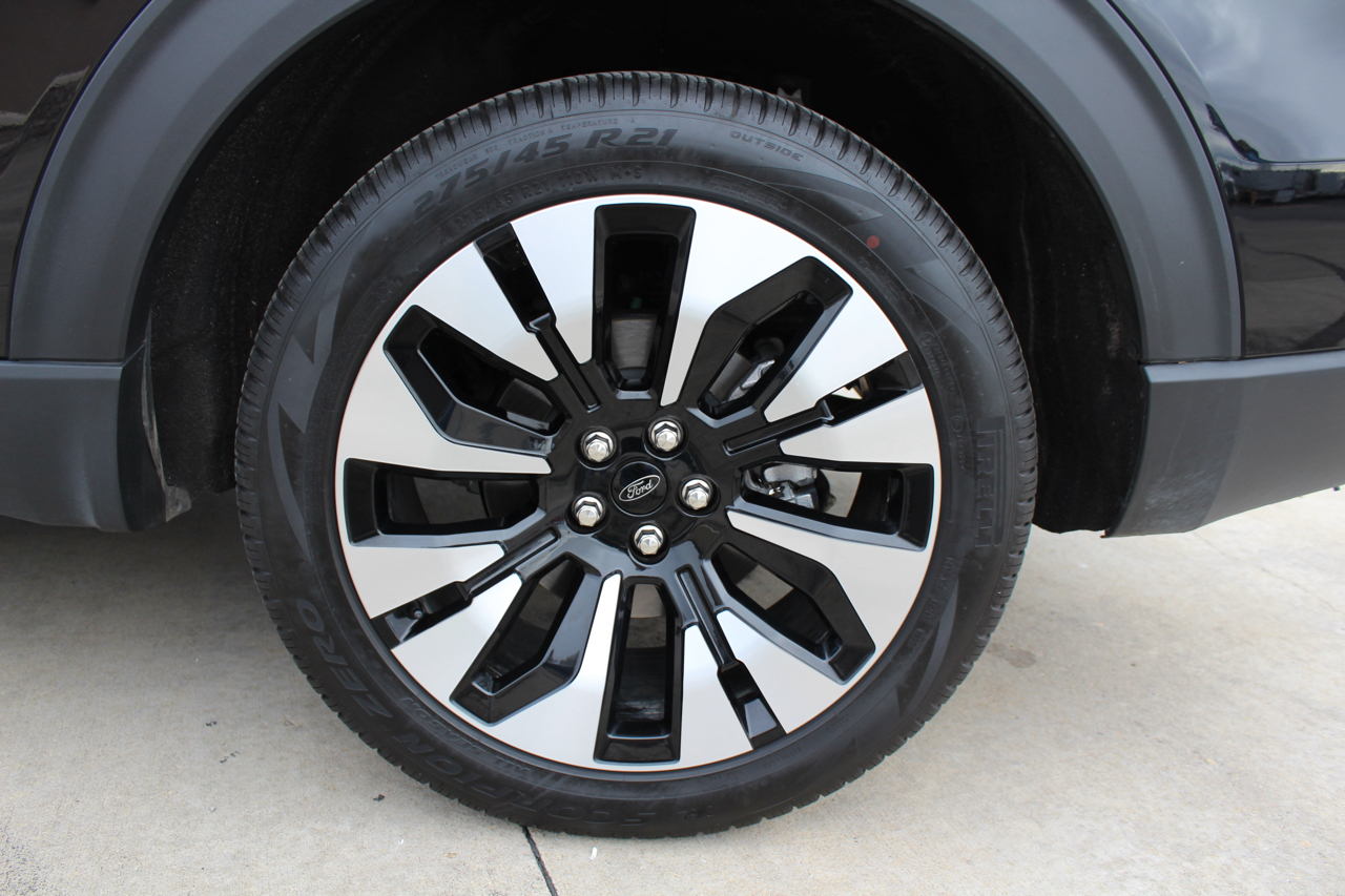 Ford Explorer Platinum AWD 2025