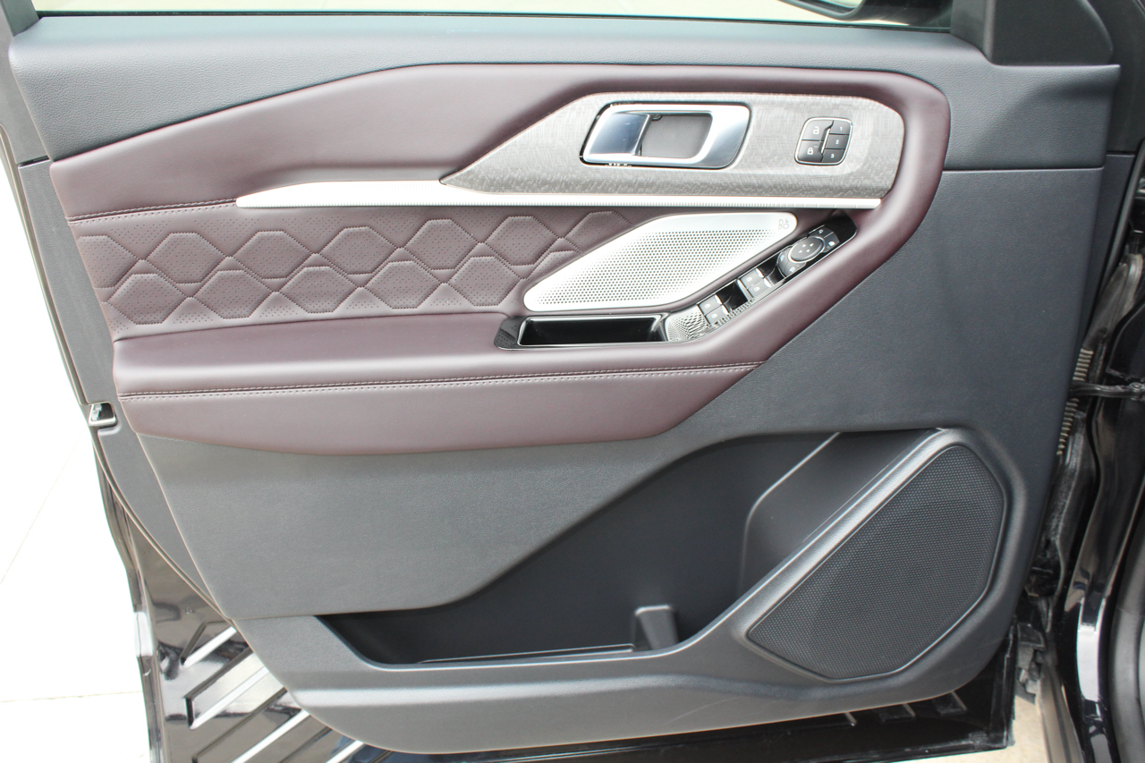 Ford Explorer Platinum AWD 2025