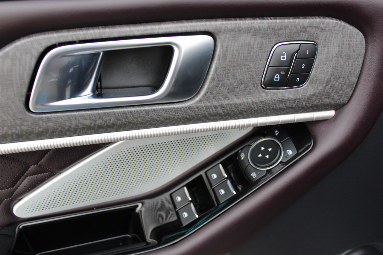 Ford Explorer Platinum AWD 2025