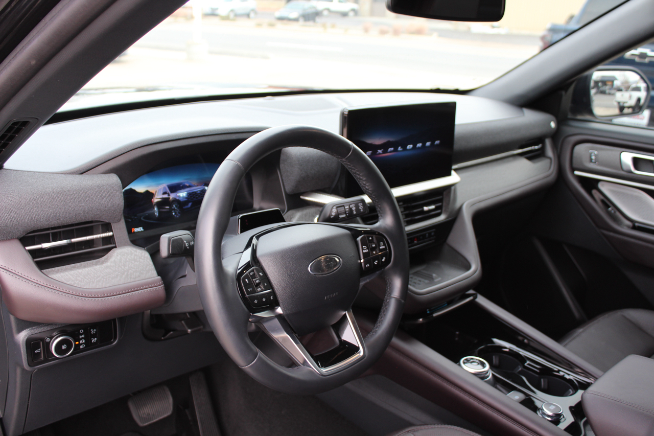 Ford Explorer Platinum AWD 2025