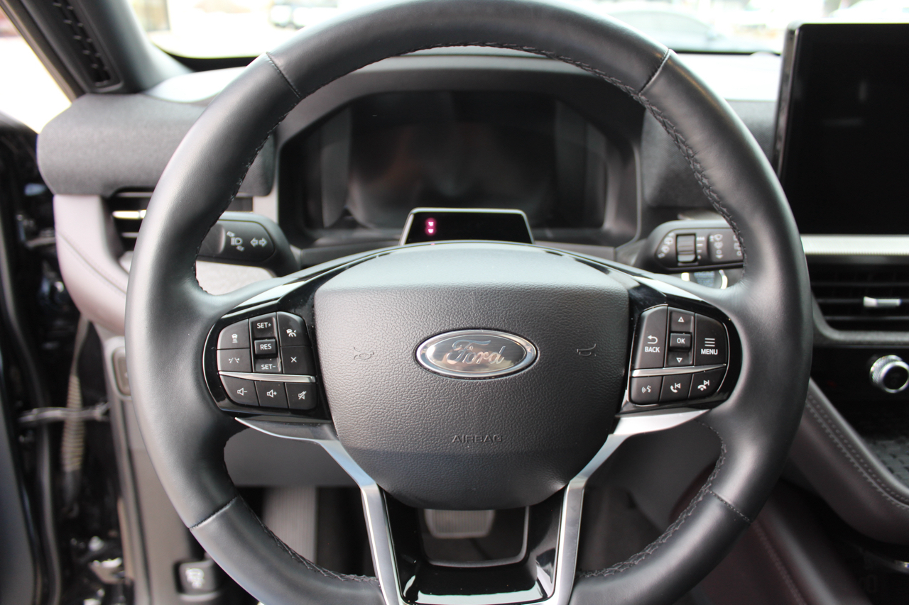 Ford Explorer Platinum AWD 2025