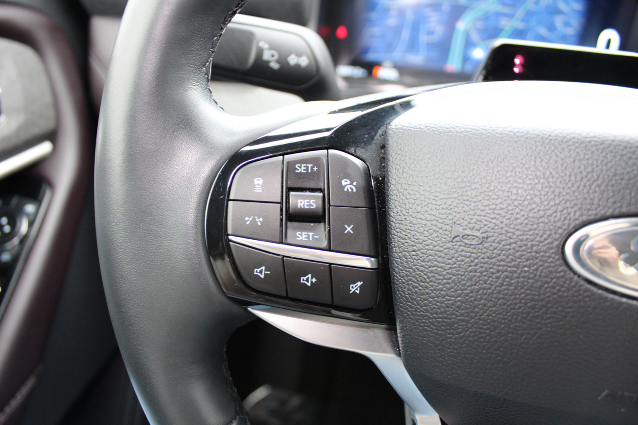 Ford Explorer Platinum AWD 2025