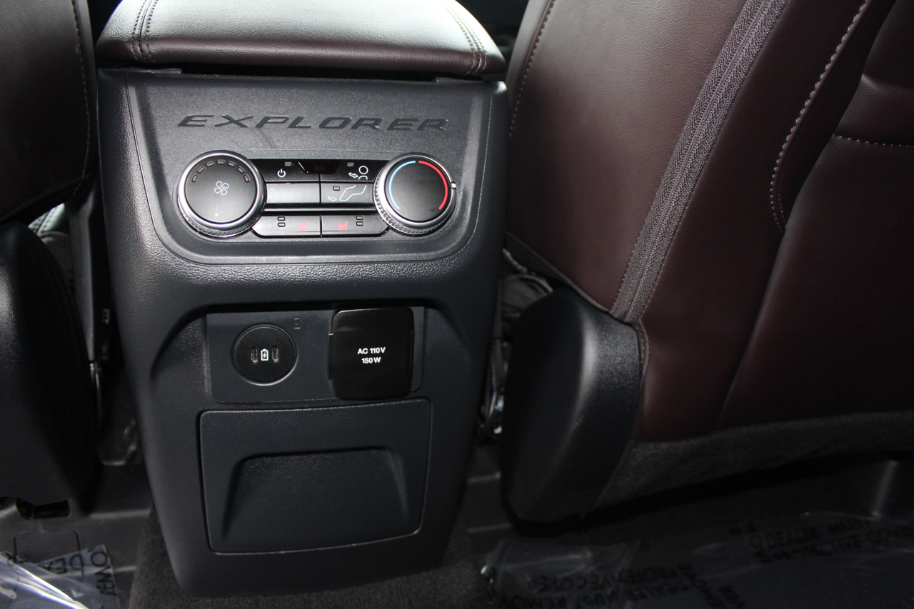 Ford Explorer Platinum AWD 2025