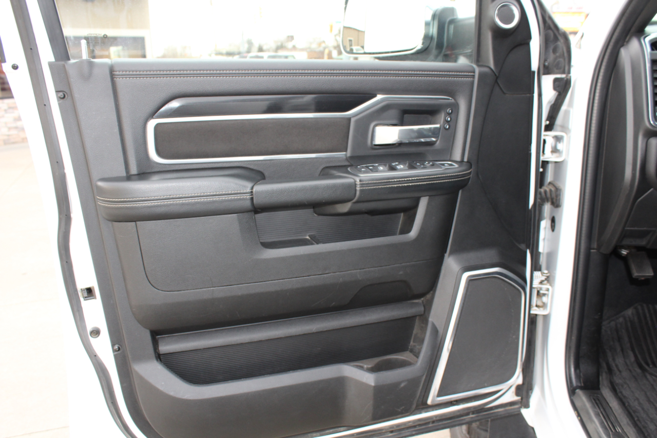 RAM 3500 Laramie Mega Cab 4WD 2022