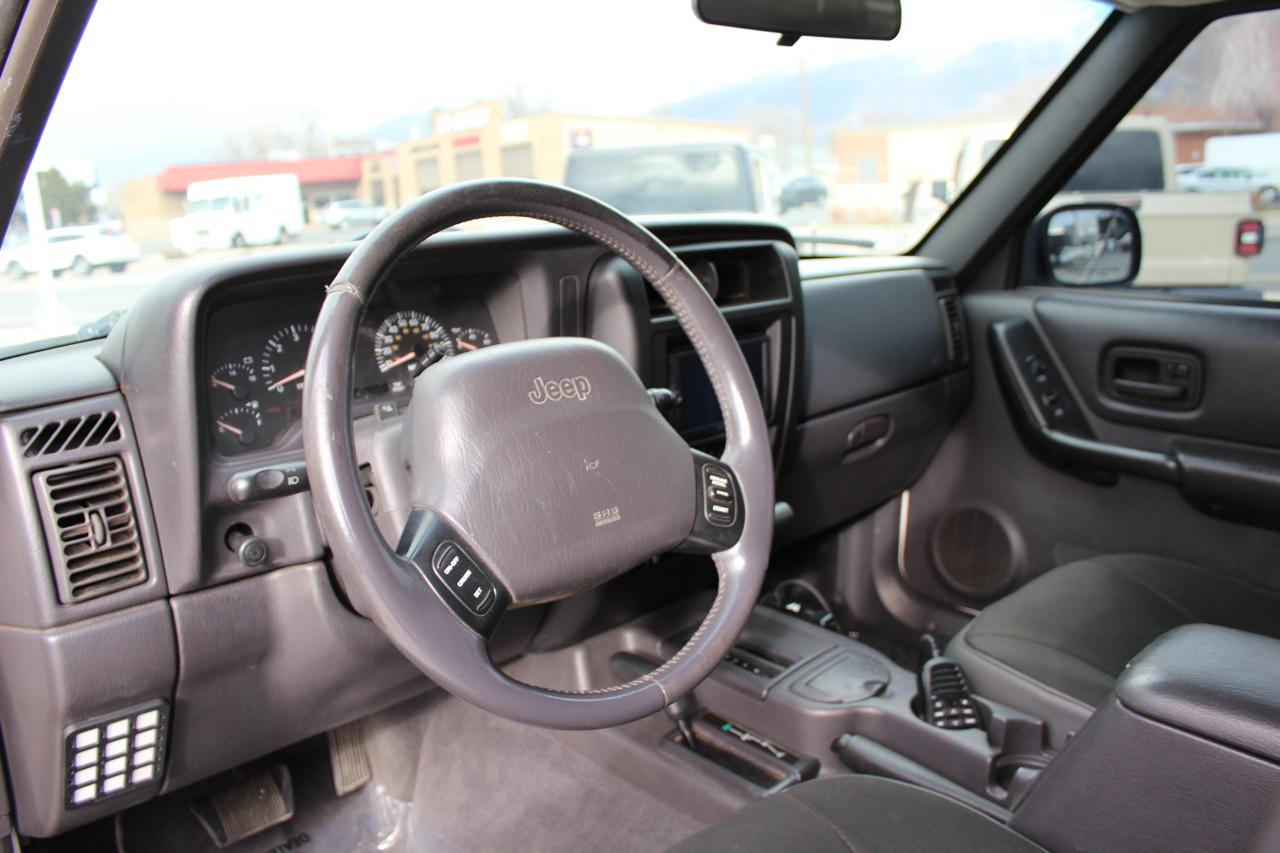 Jeep Cherokee Sport 4-Door 4WD 2001