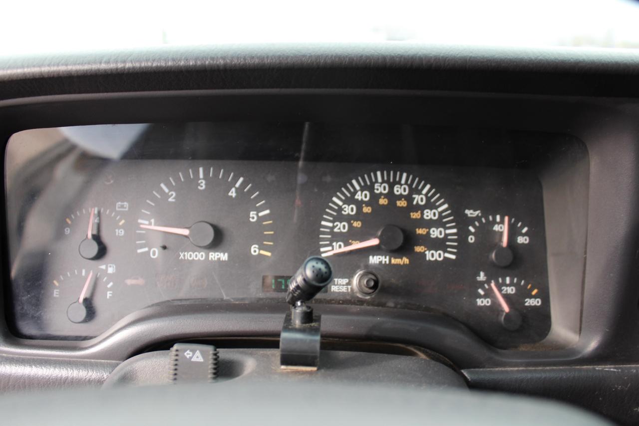 Jeep Cherokee Sport 4-Door 4WD 2001