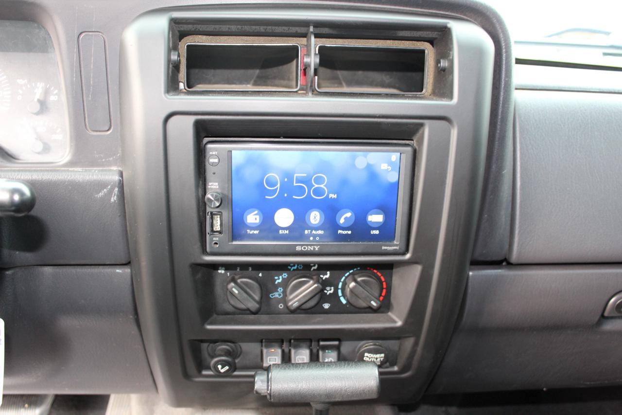 Jeep Cherokee Sport 4-Door 4WD 2001