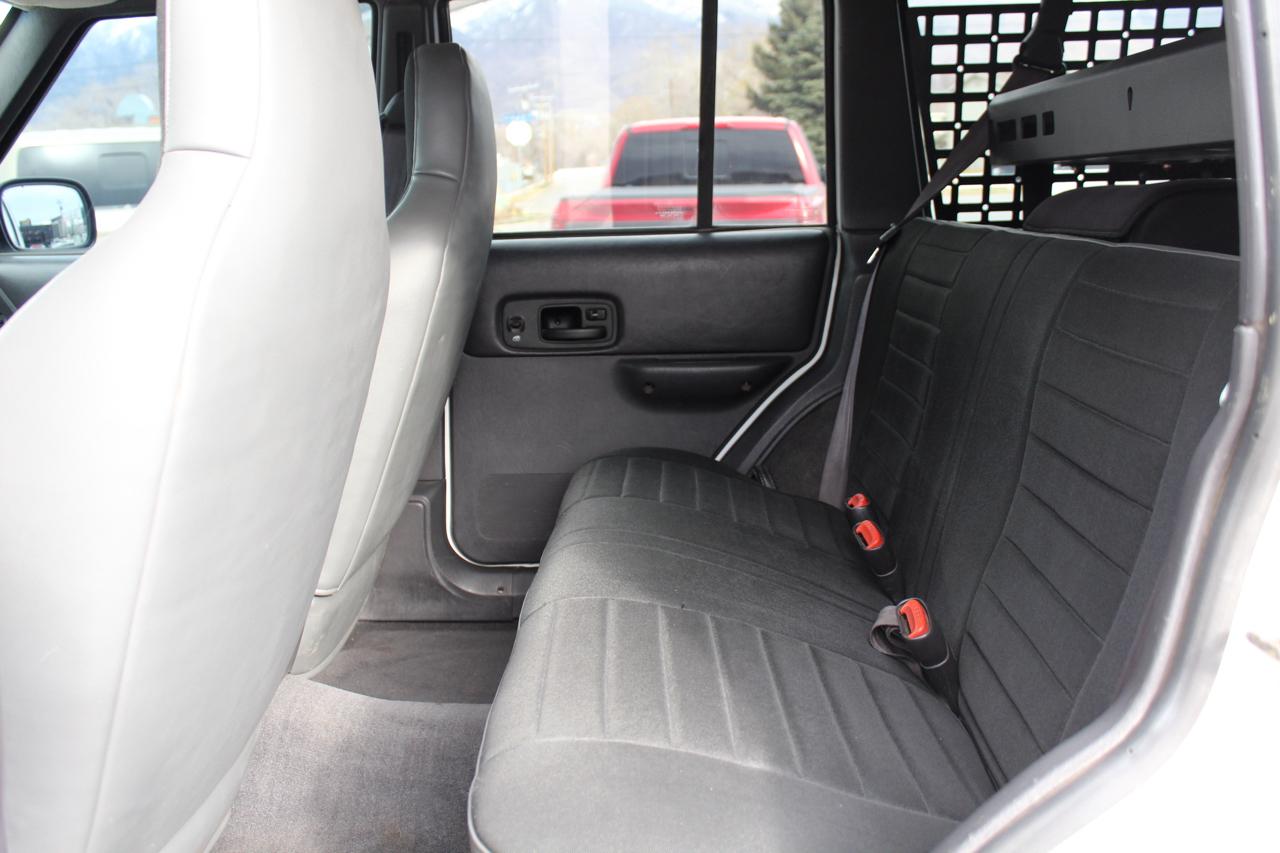 Jeep Cherokee Sport 4-Door 4WD 2001