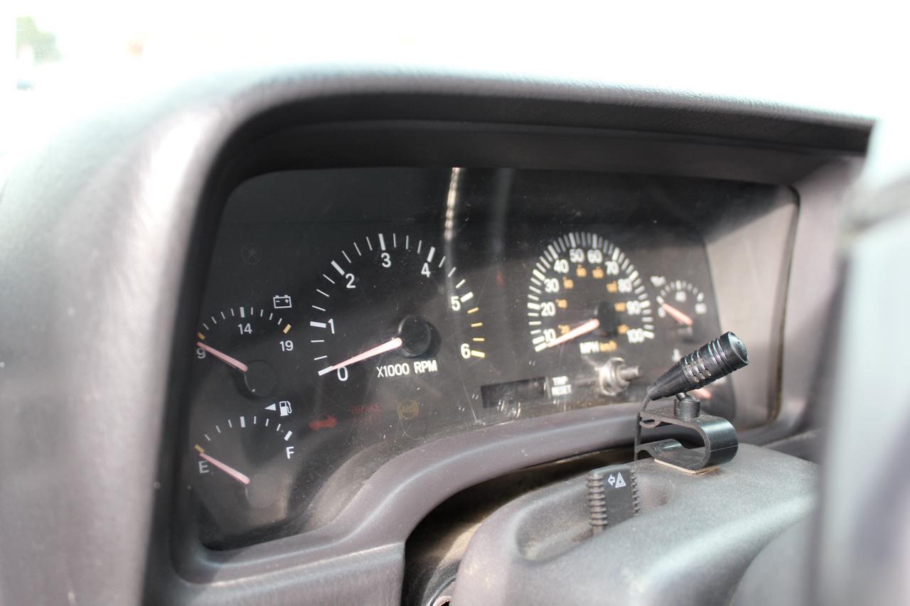 Jeep Cherokee Sport 4-Door 4WD 2001