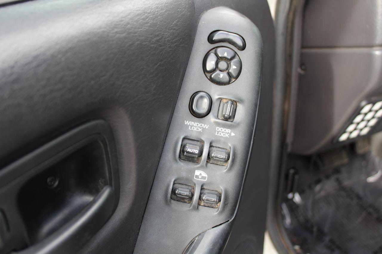 Jeep Cherokee Sport 4-Door 4WD 2001