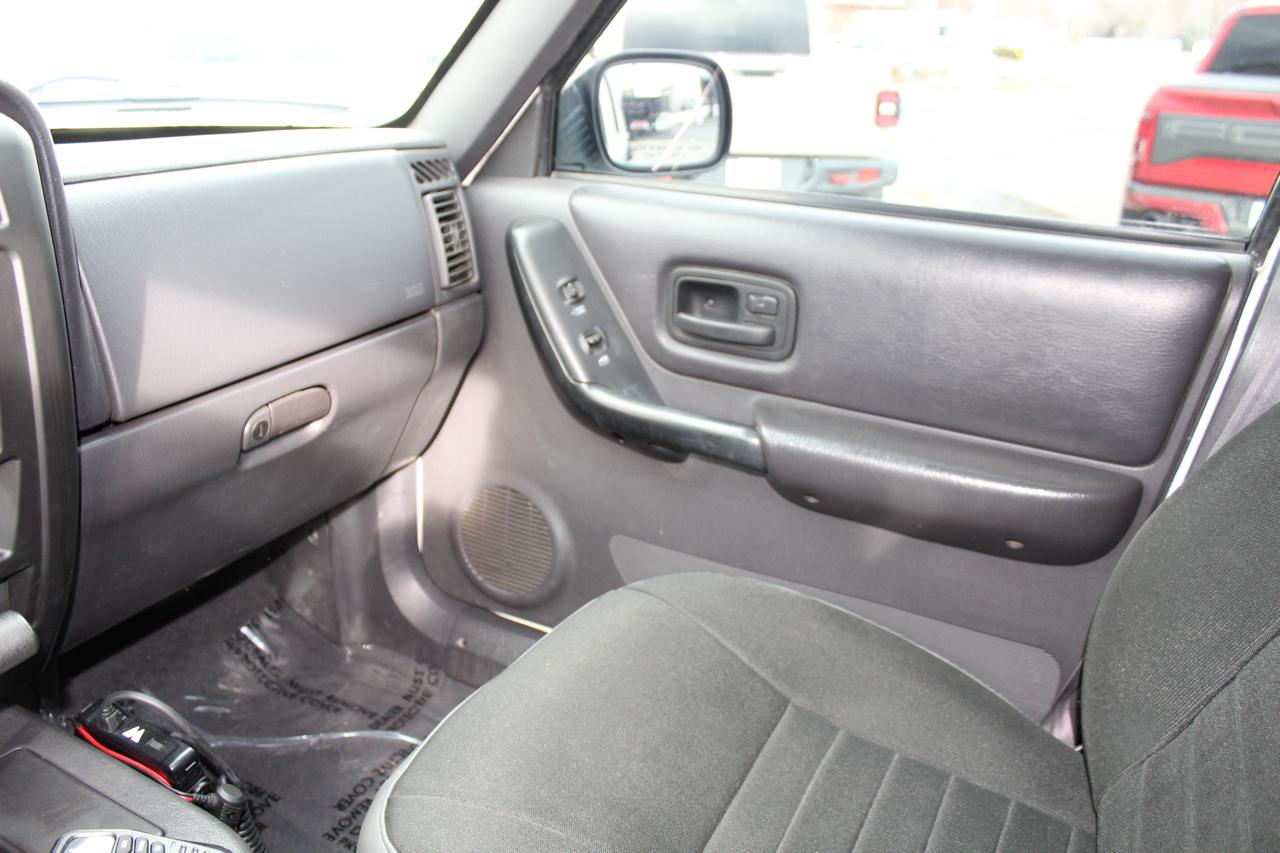 Jeep Cherokee Sport 4-Door 4WD 2001