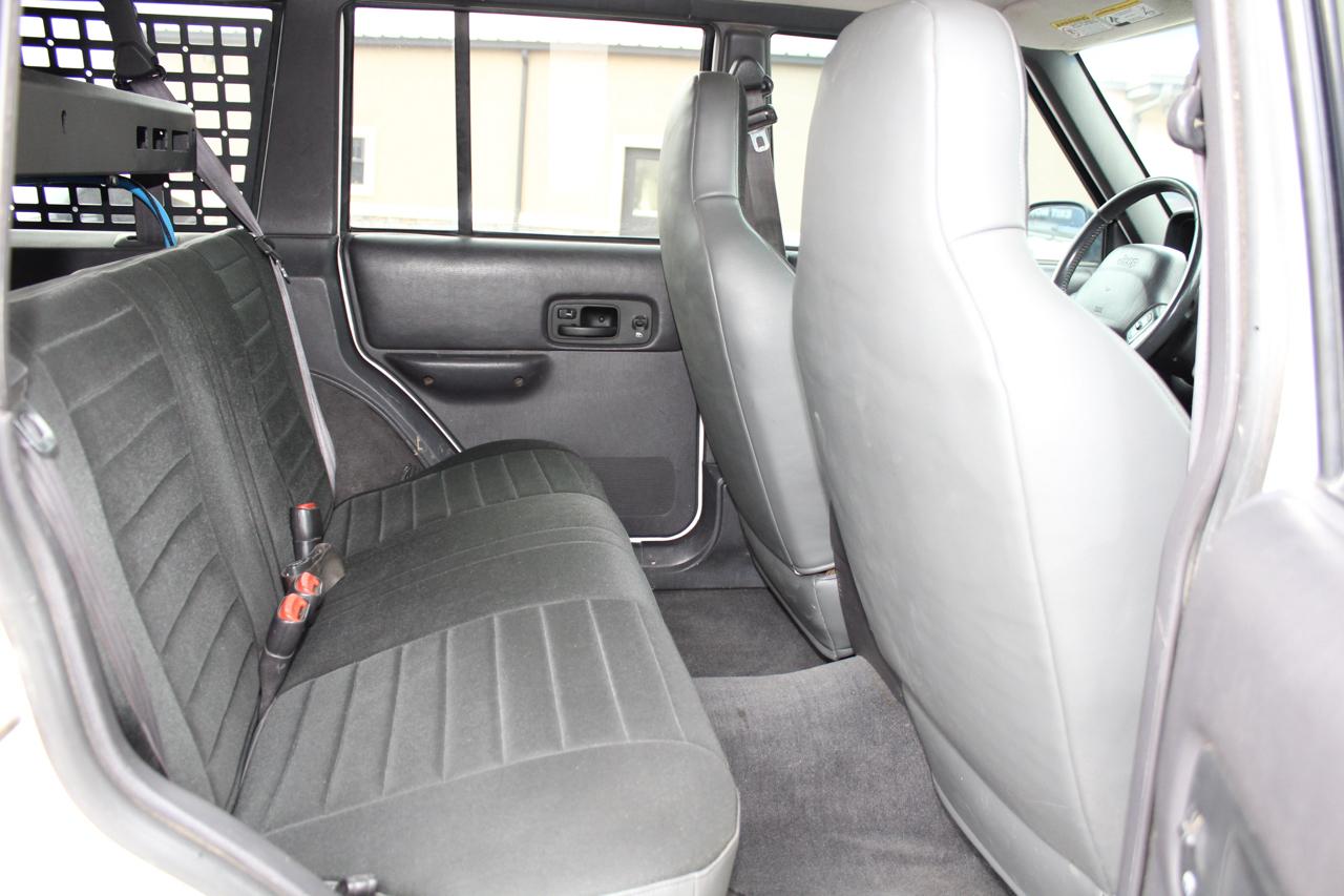 Jeep Cherokee Sport 4-Door 4WD 2001