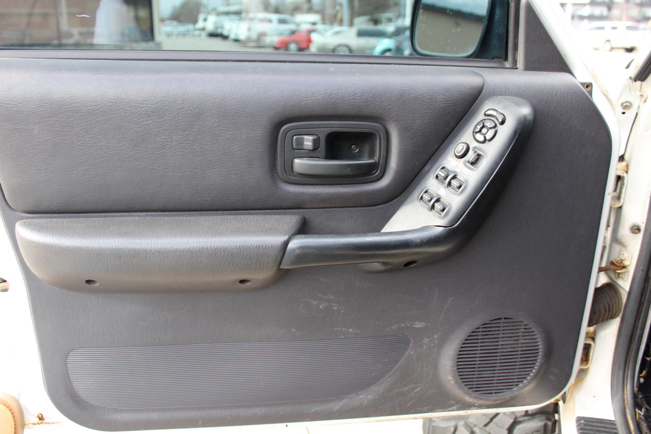 Jeep Cherokee Sport 4-Door 4WD 2001