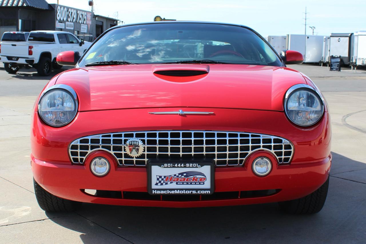 Ford Thunderbird Deluxe 2002