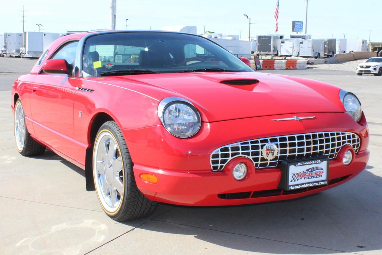 Ford Thunderbird Deluxe 2002