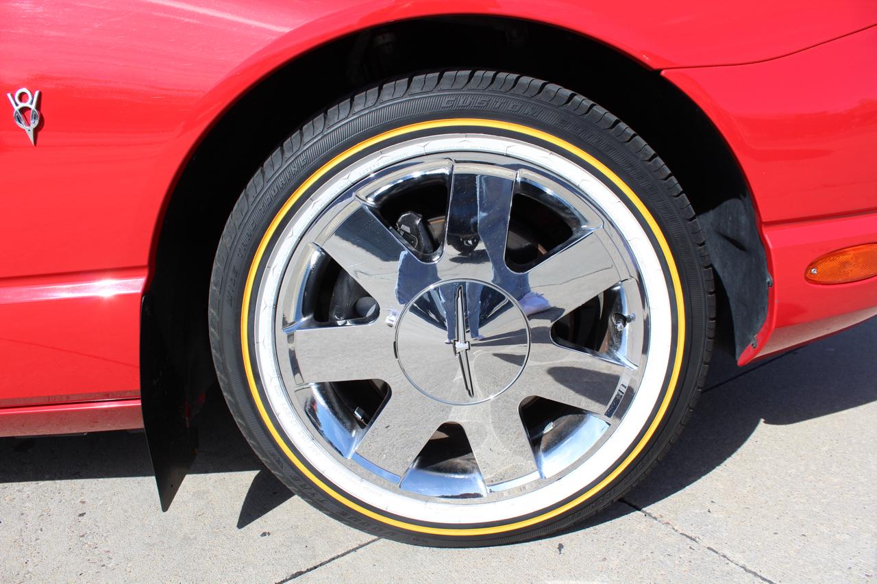 Ford Thunderbird Deluxe 2002