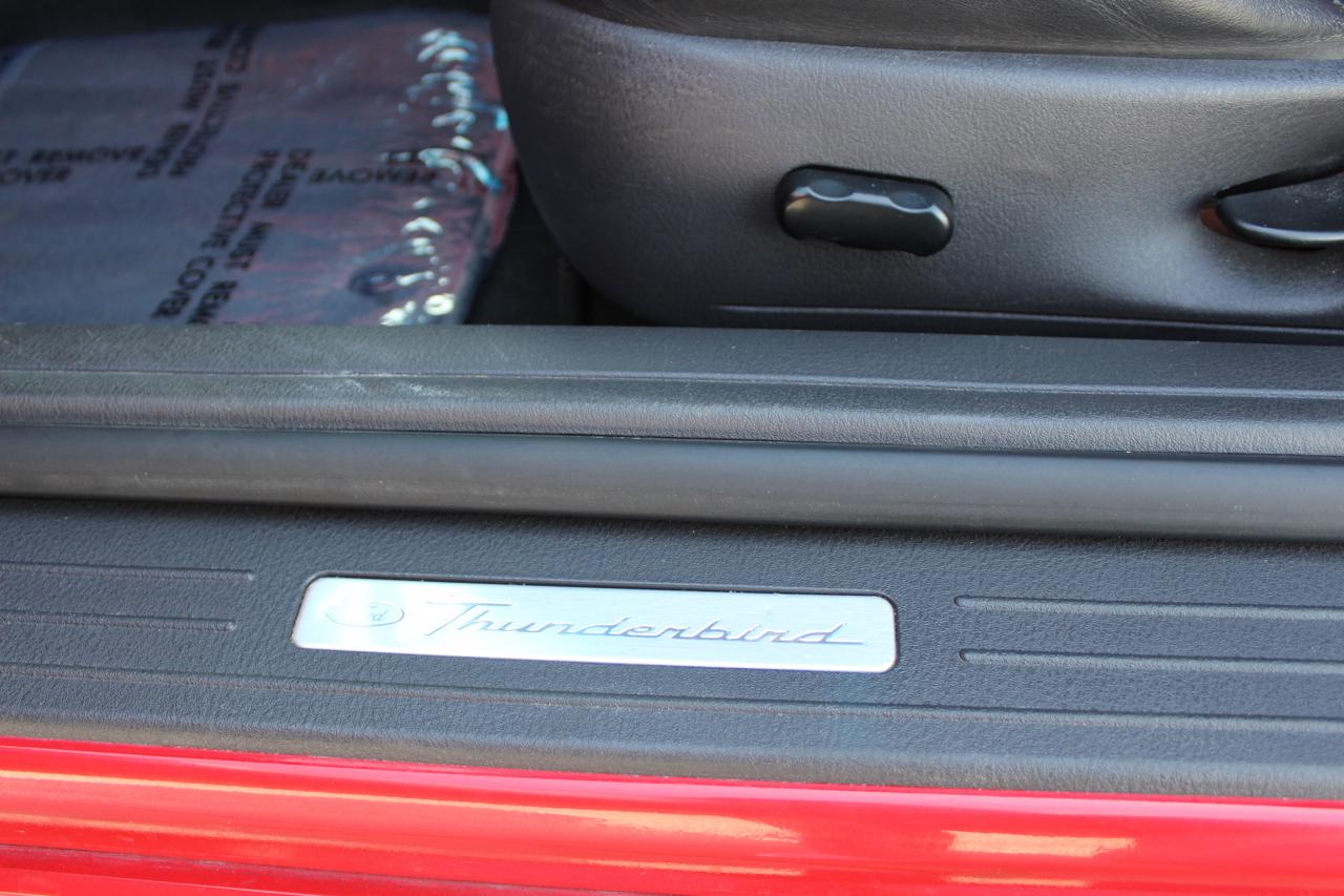 Ford Thunderbird Deluxe 2002