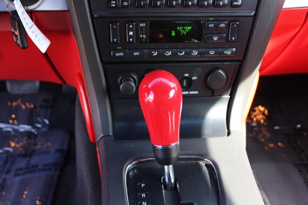 Ford Thunderbird Deluxe 2002