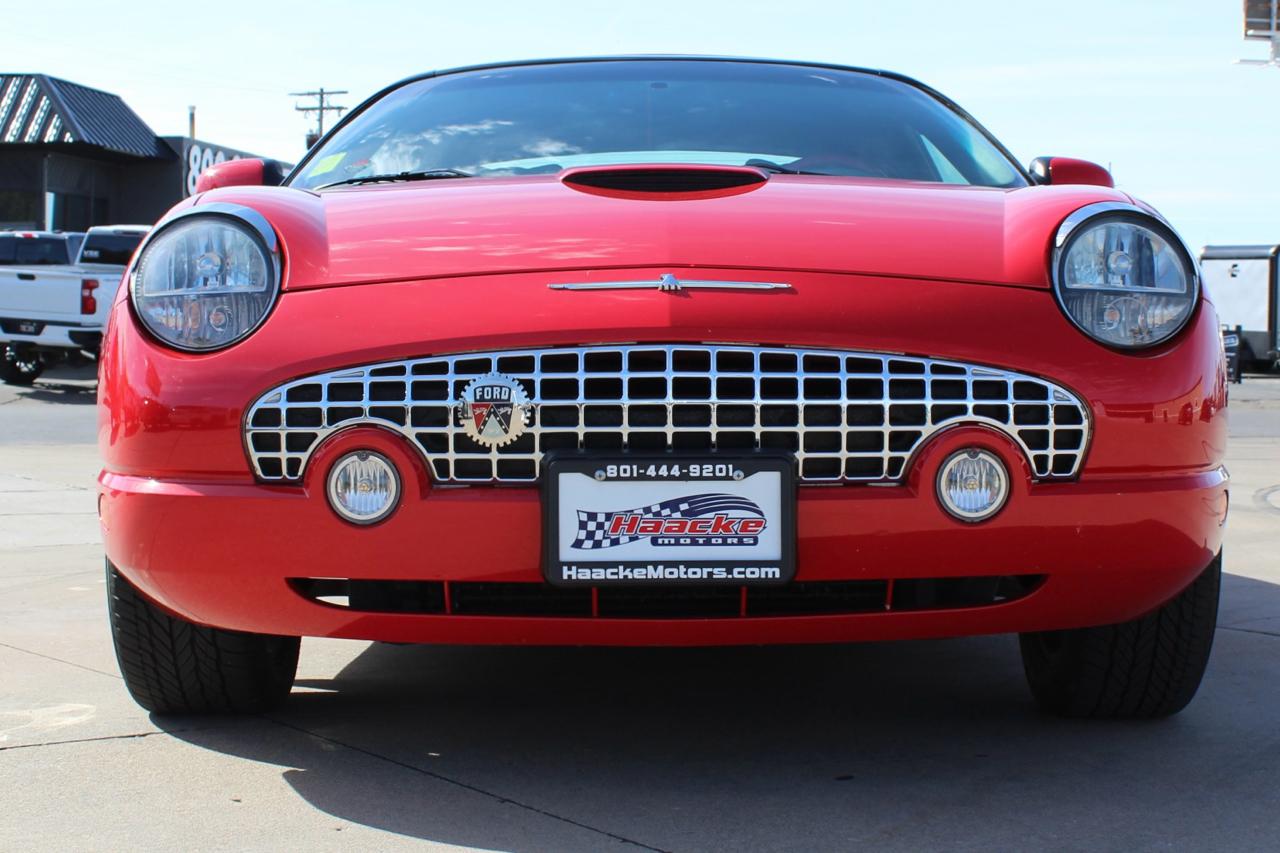 Ford Thunderbird Deluxe 2002